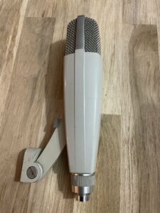 Sennheiser MD 421 N blanc – micro dynamique vintage avec câble DIN