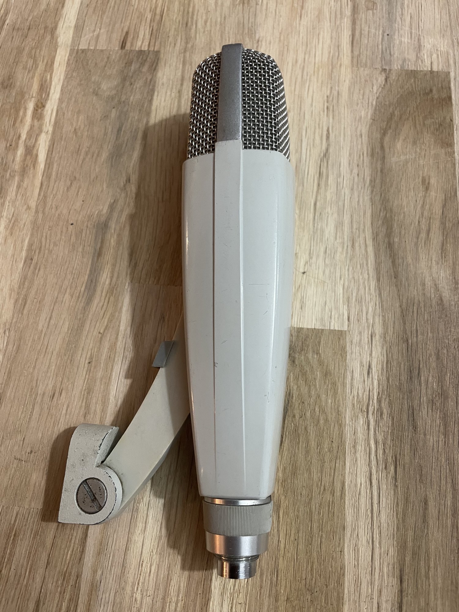 Sennheiser MD 421 N blanc vintage avec sa pince d’origine